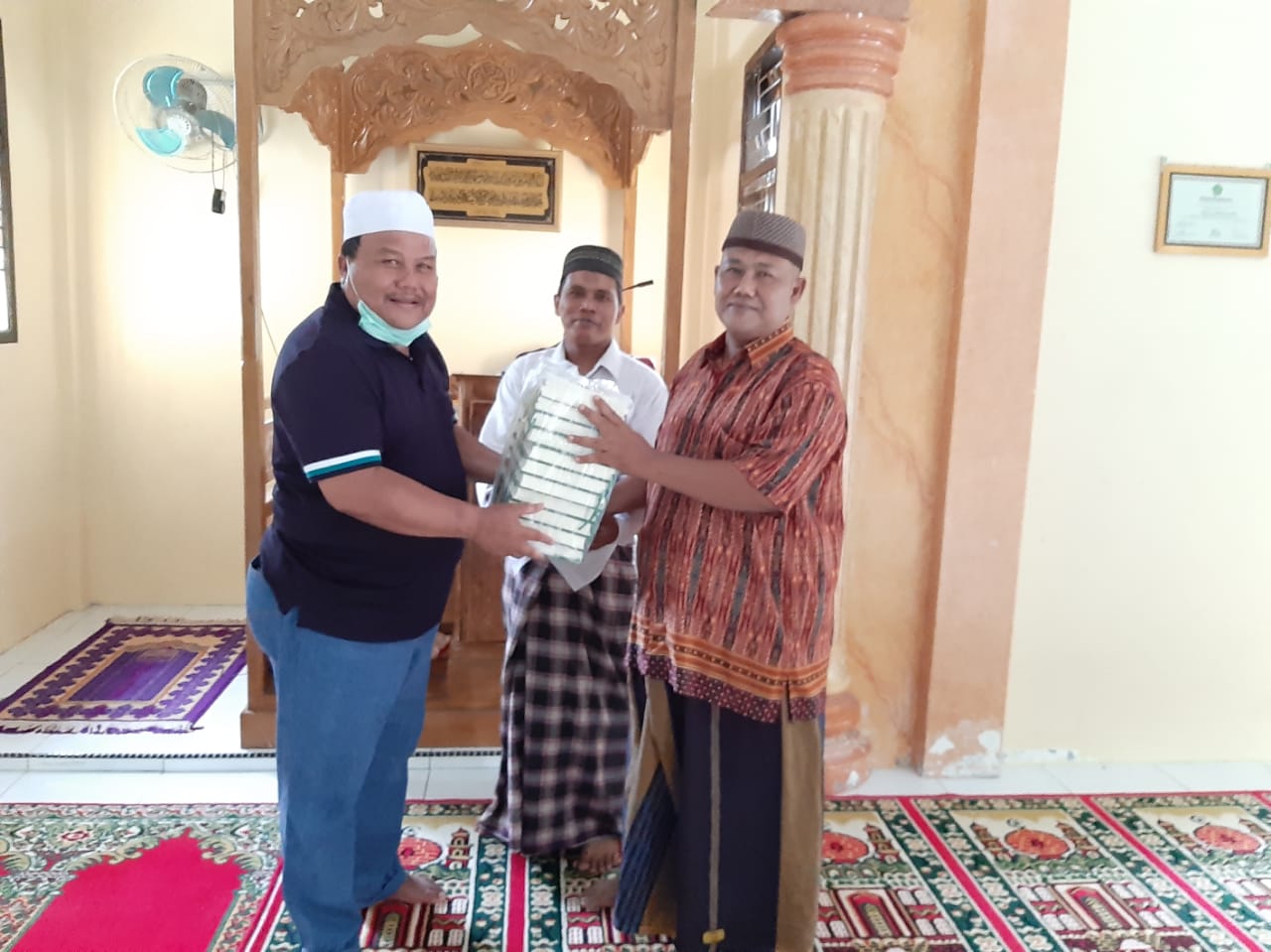 Wali Kota Serahkan Bantuan Al Qur'an Anggota DPR RI ...